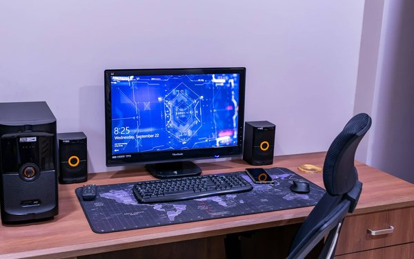 How can you optimize a Lenovo Legion 7i for competitive gaming with minimal input lag?